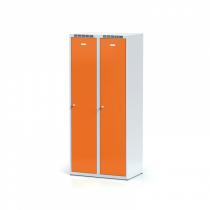 Kovová šatní skříňka s mezistěnou, oranžové dveře, cylindrický zámek
