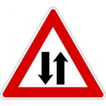  Dopravní značka Provoz v obou směrech (A9)